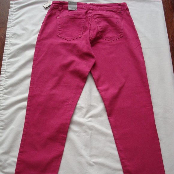 Reitmans slim leg jeans - Picture 3 of 7